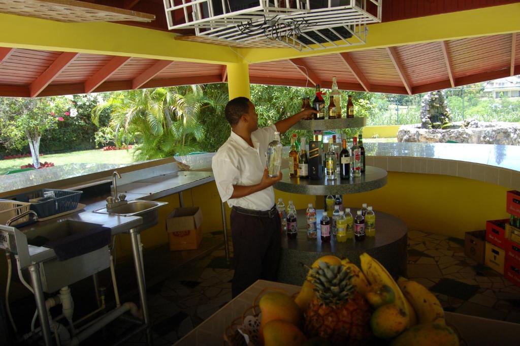 Villa Sonate Runaway Bay Bagian luar foto