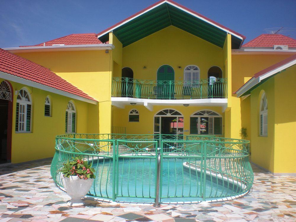 Villa Sonate Runaway Bay Bagian luar foto