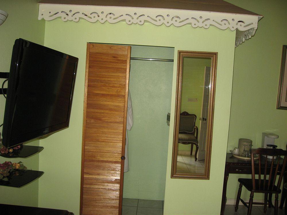 Villa Sonate Runaway Bay Bagian luar foto