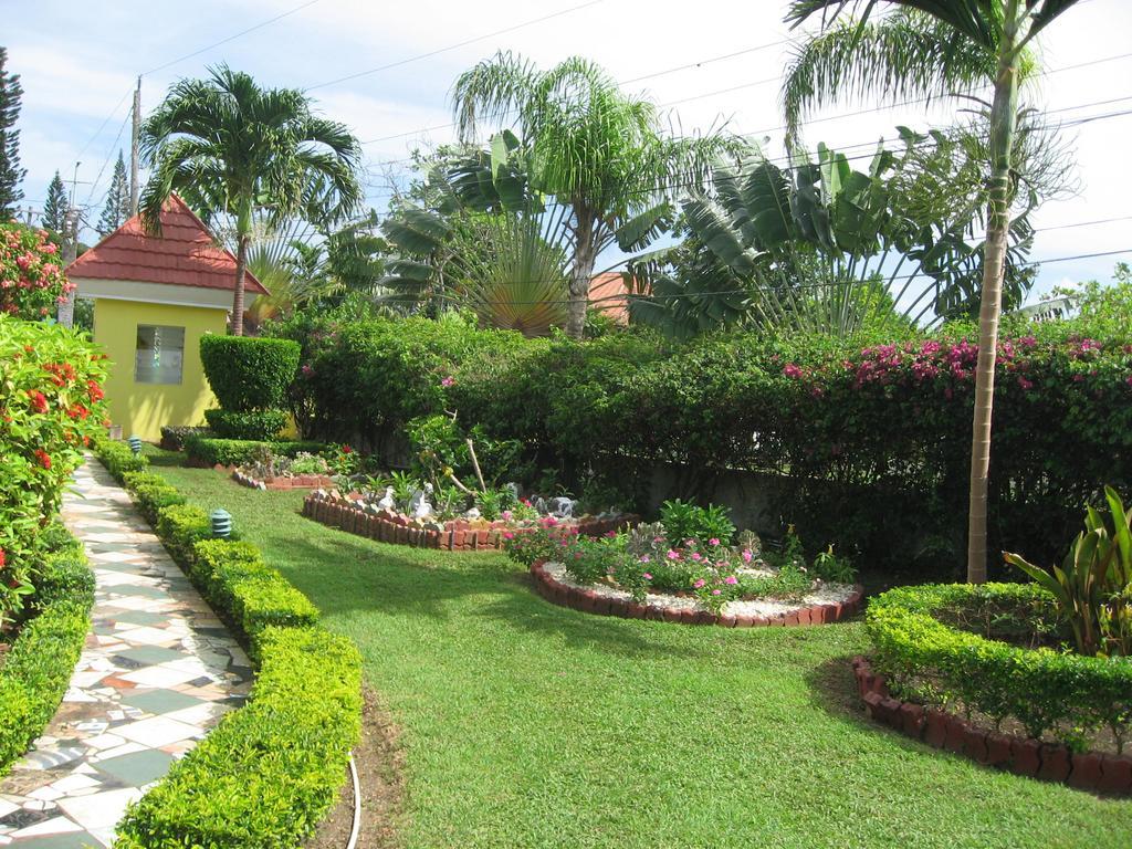 Villa Sonate Runaway Bay Bagian luar foto