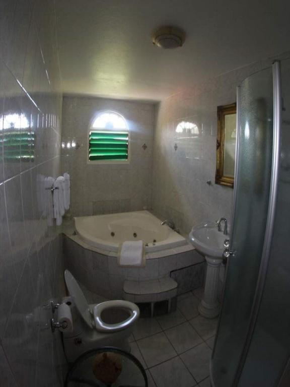 Villa Sonate Runaway Bay Bagian luar foto