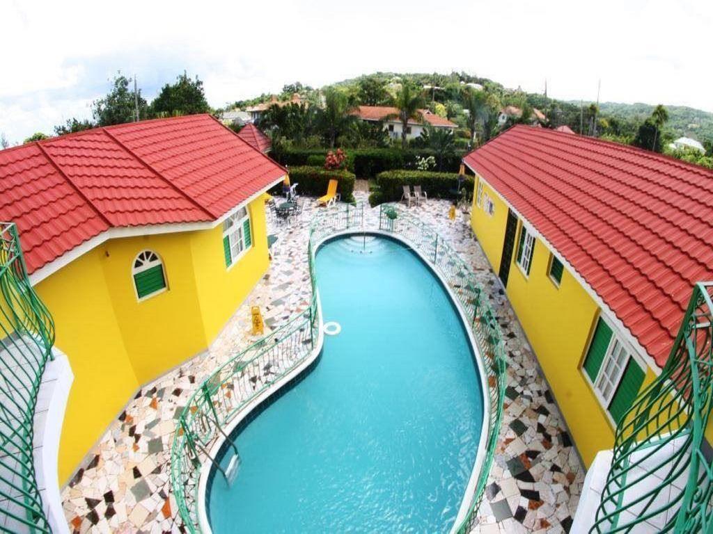 Villa Sonate Runaway Bay Bagian luar foto