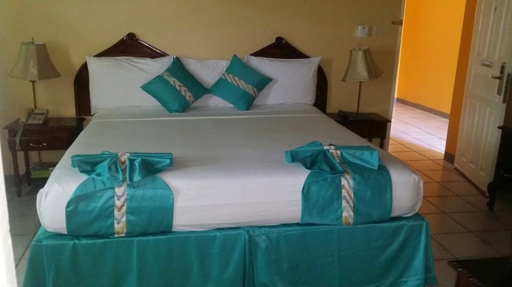 Villa Sonate Runaway Bay Bagian luar foto