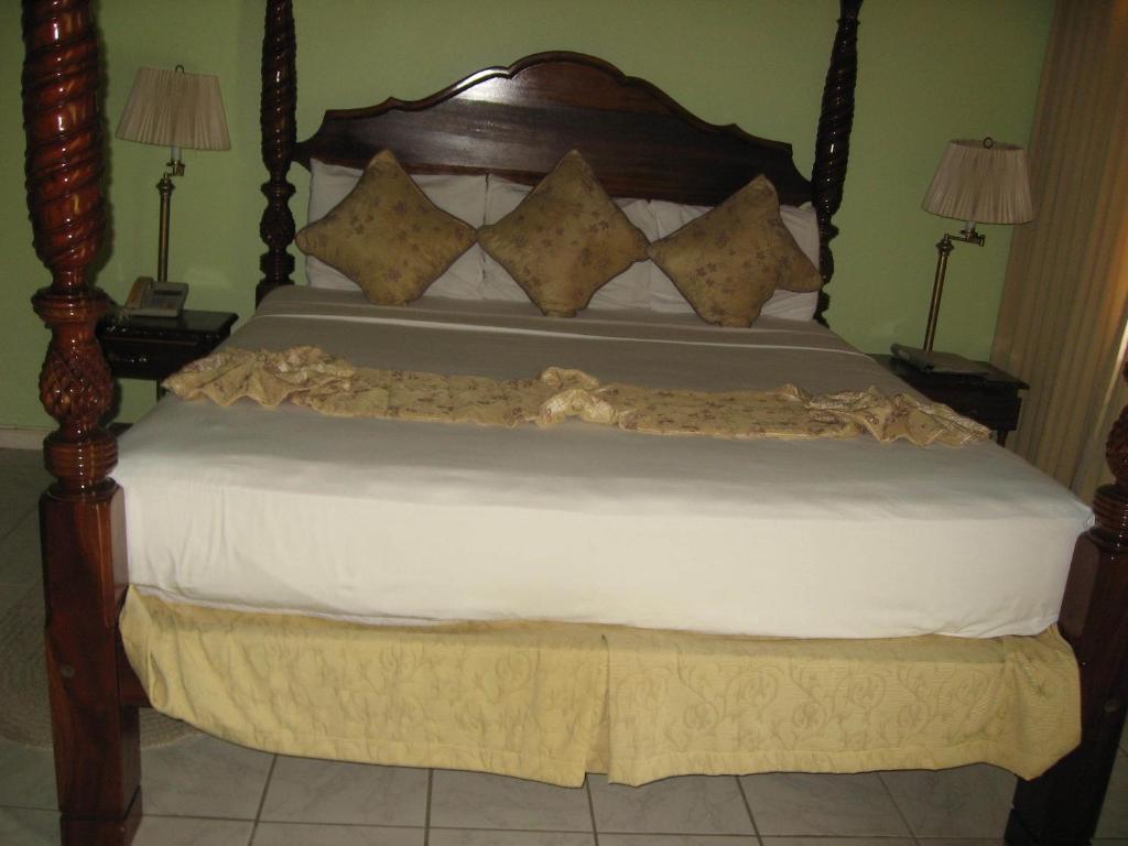 Villa Sonate Runaway Bay Bagian luar foto