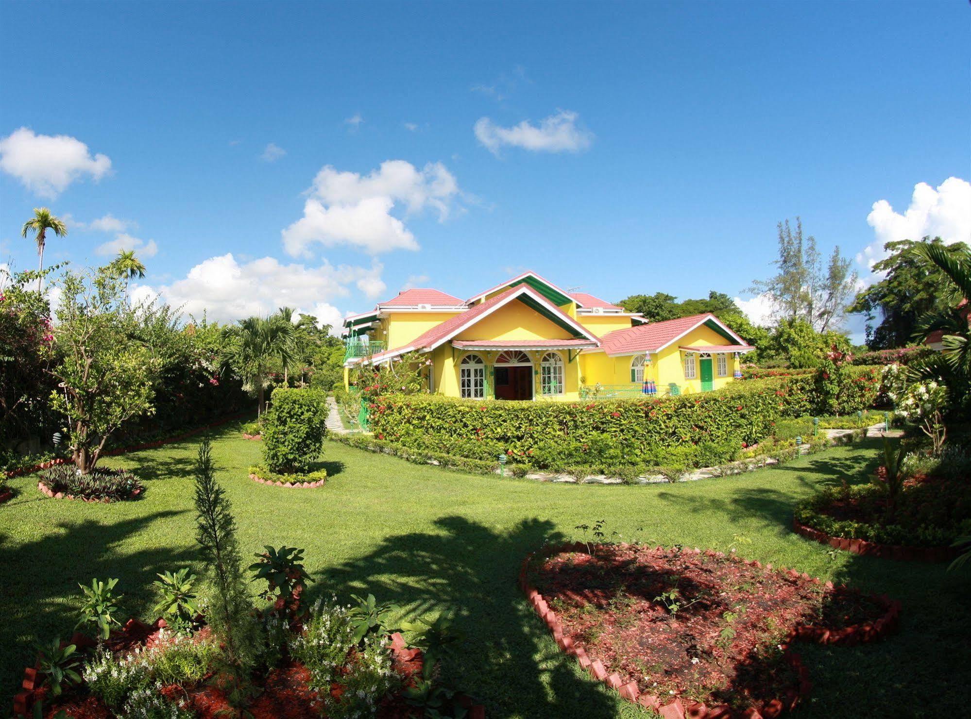 Villa Sonate Runaway Bay Bagian luar foto