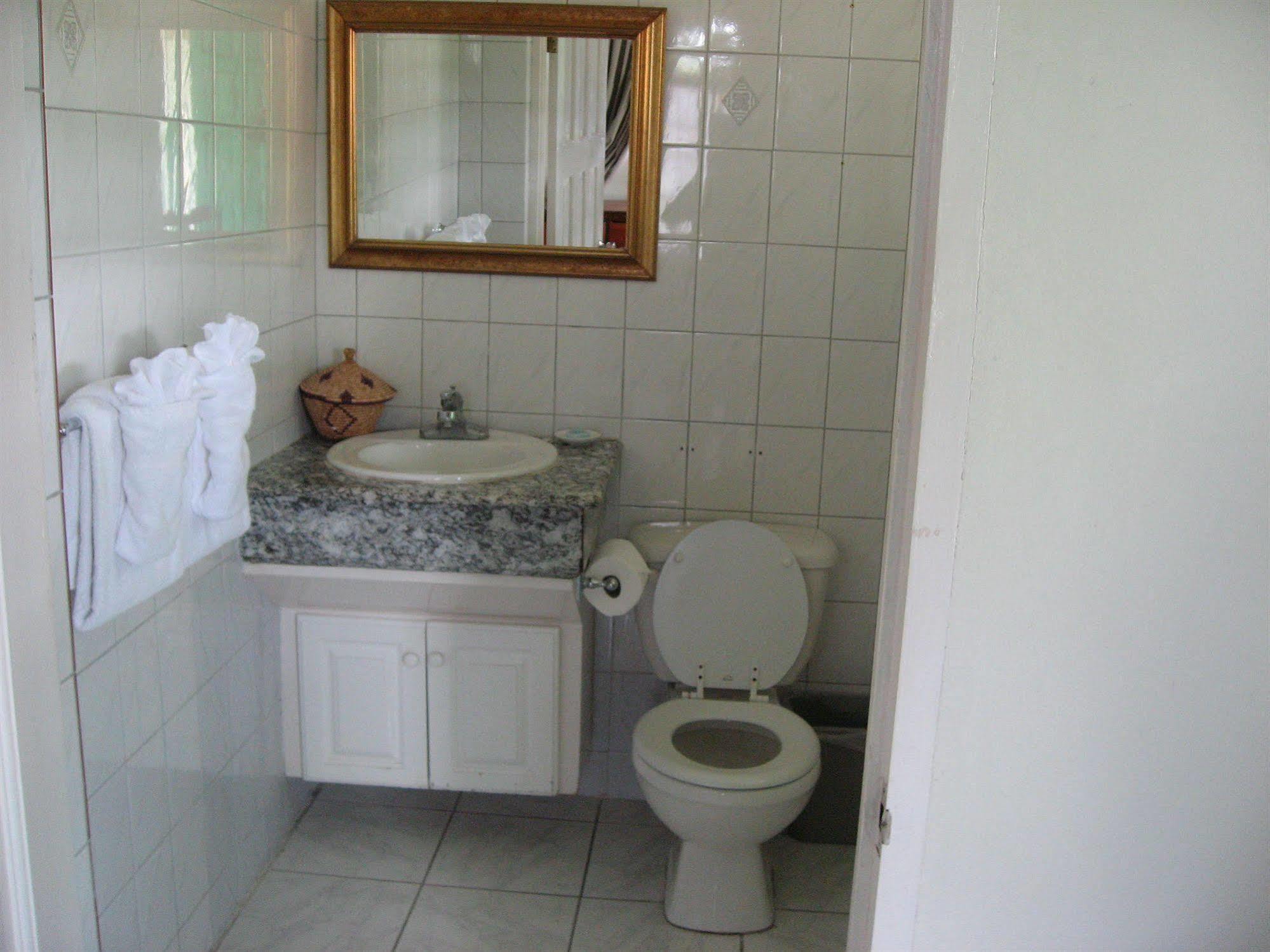 Villa Sonate Runaway Bay Bagian luar foto