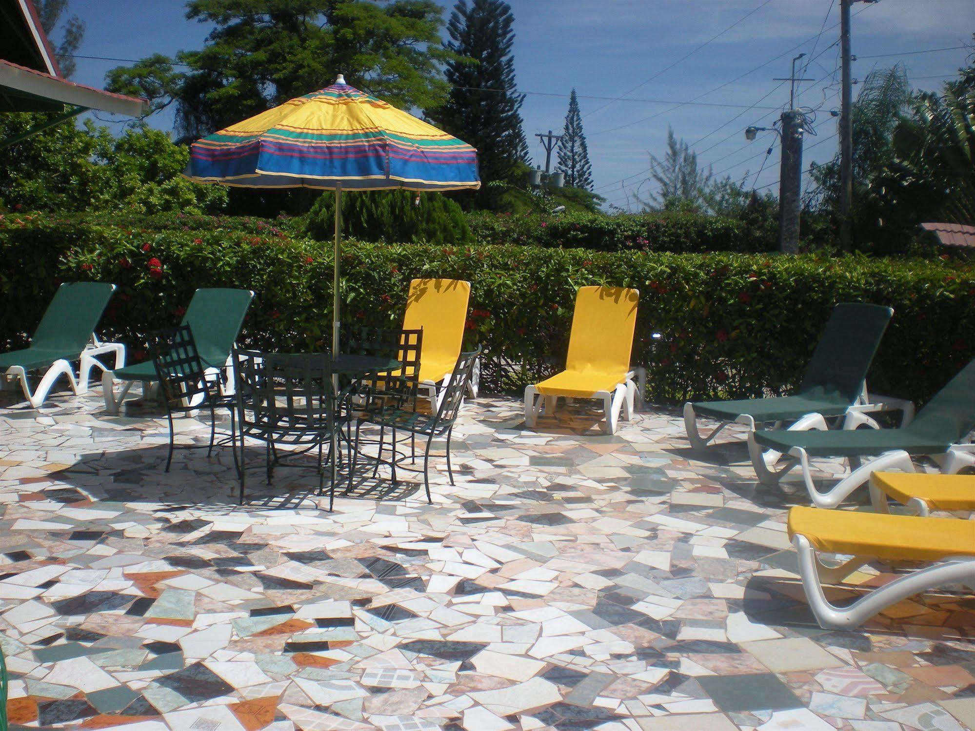 Villa Sonate Runaway Bay Bagian luar foto